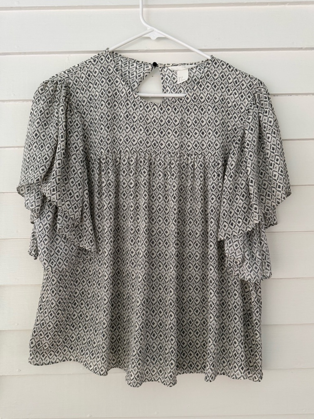 H&M | Black & White Geometric Print Ruffle Sleeve Blouse Size 6